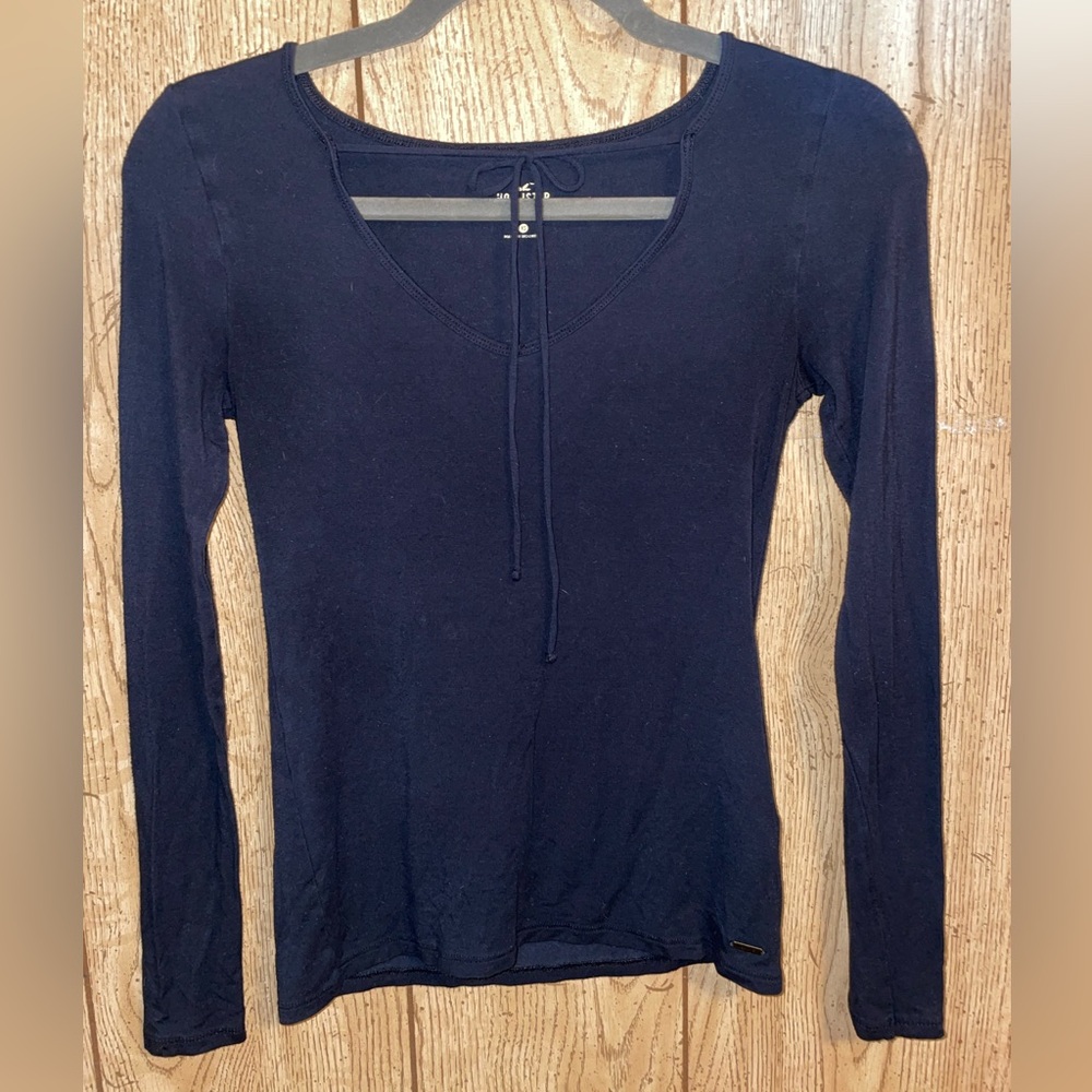 Hollister Must Have Collection Tie Front Long Sleeve Top - Picture 2 of 9
